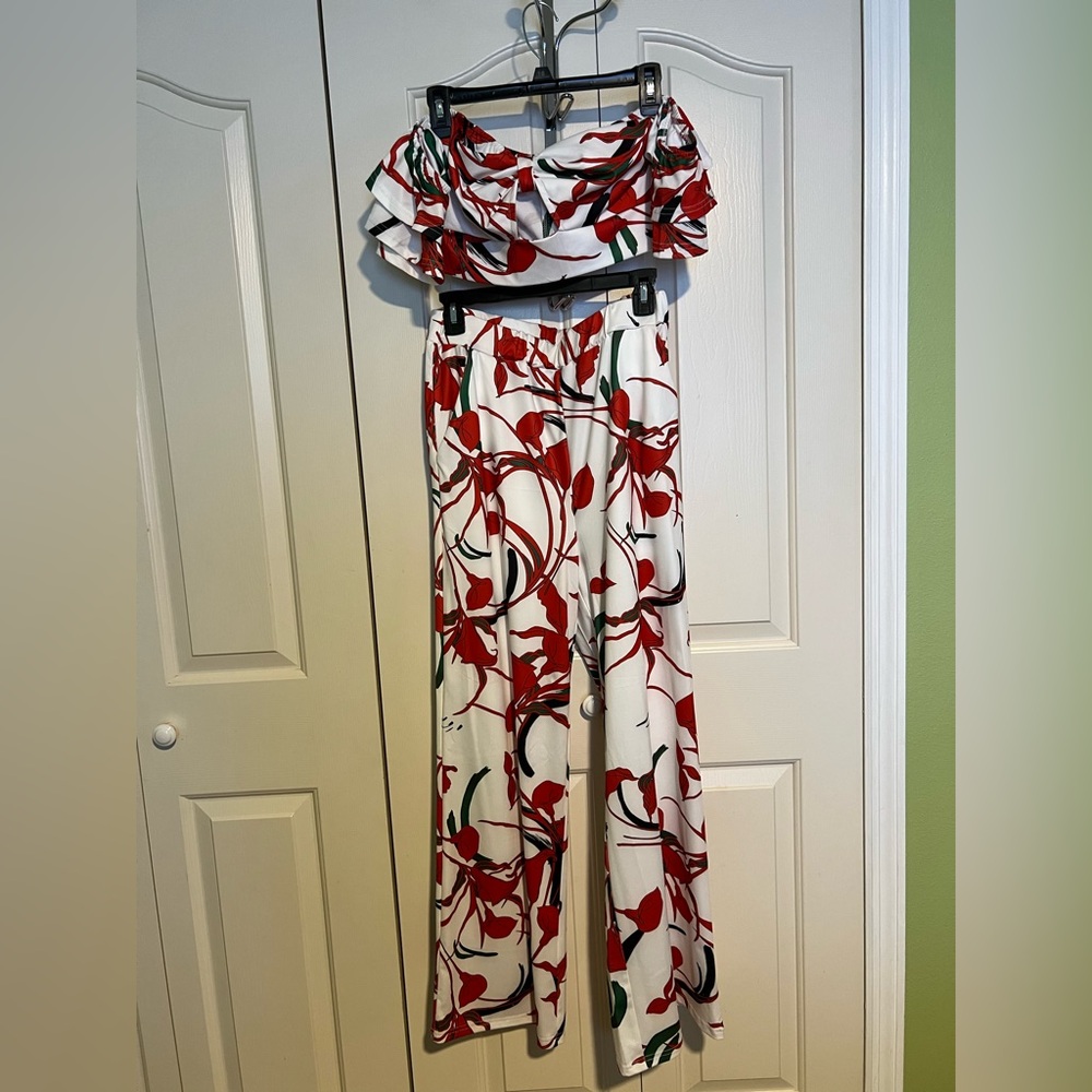 NWOT Floral Print Women's 2pc pants set